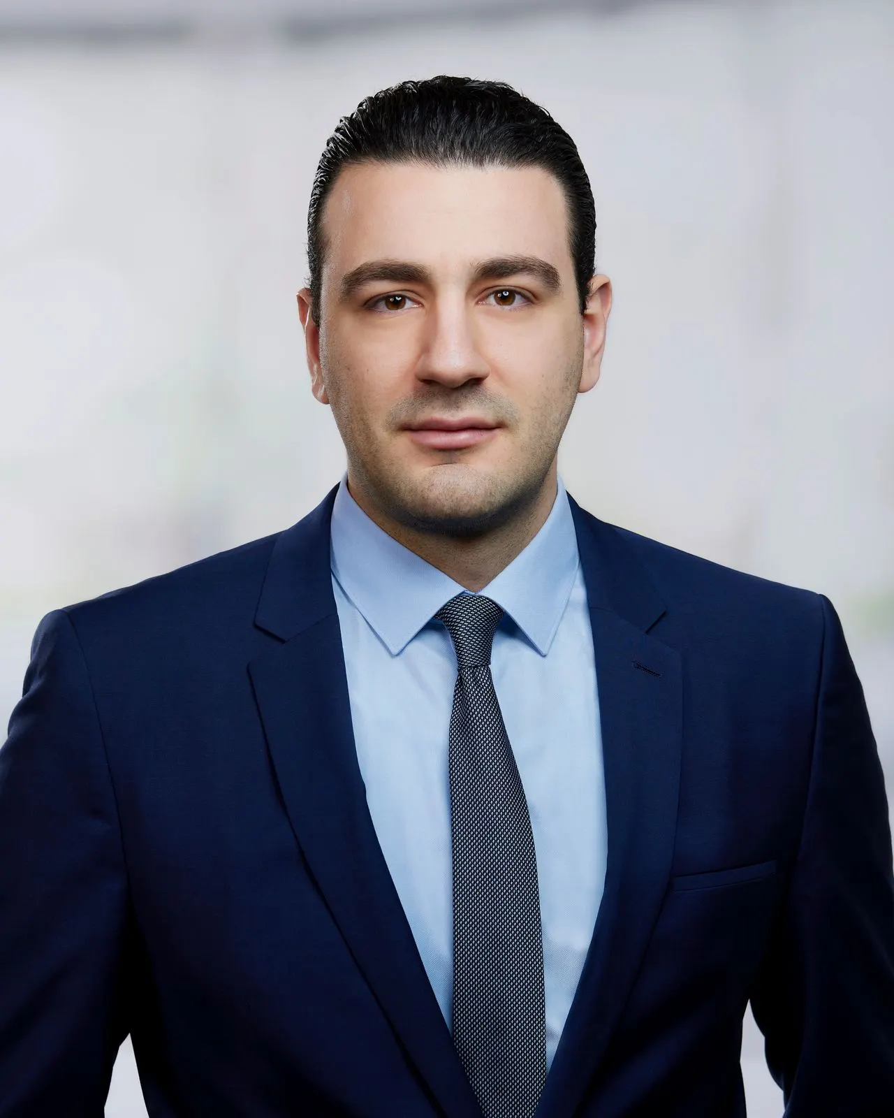 Porträt von Alexander Oganesyan, Geschäftsführer der NGI | Norddeutsche Grundinvest
